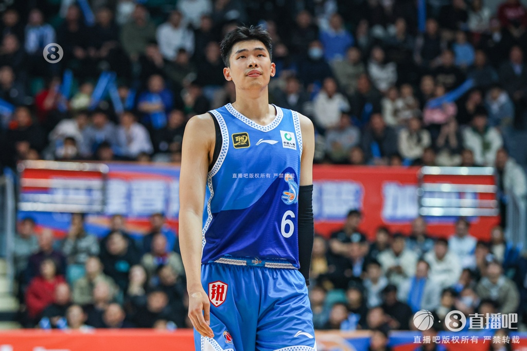 新手奶爸!晋江经济报:邹阳将在近日调整状态 重返球队参与集训